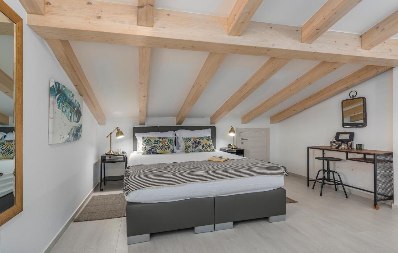 Apart Residence-Galant Ровінь Екстер'єр фото