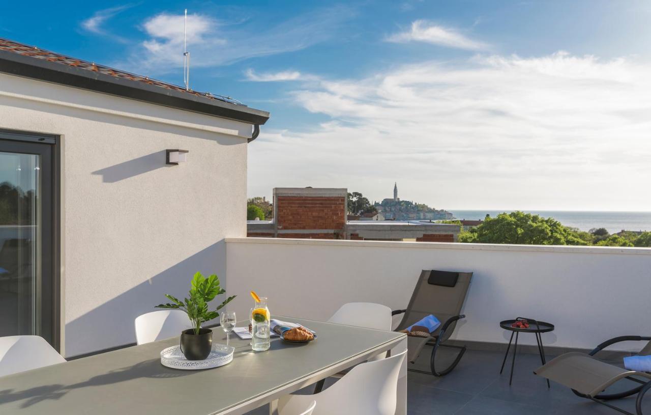 Apart Residence-Galant Ровінь Екстер'єр фото