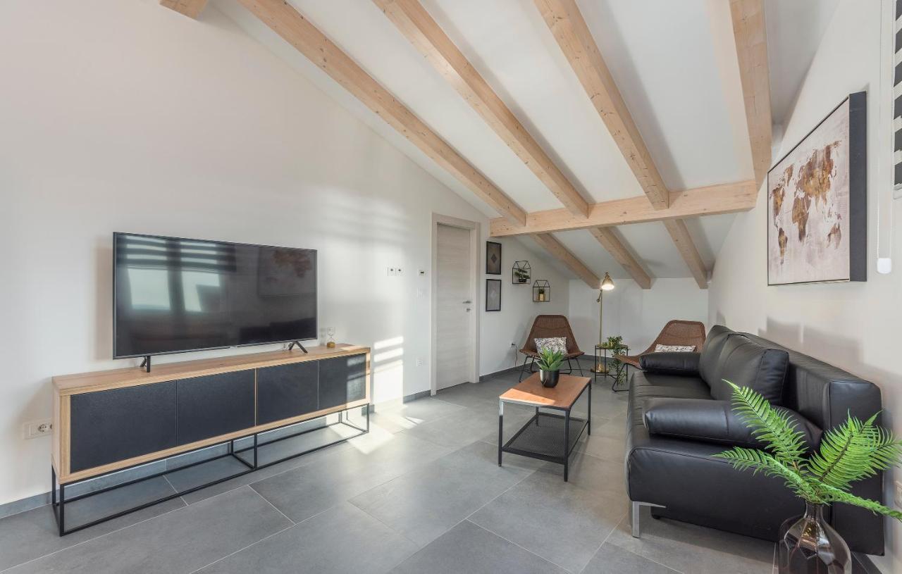 Apart Residence-Galant Ровінь Екстер'єр фото