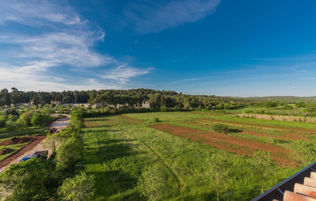 Apart Residence-Galant Ровінь Екстер'єр фото
