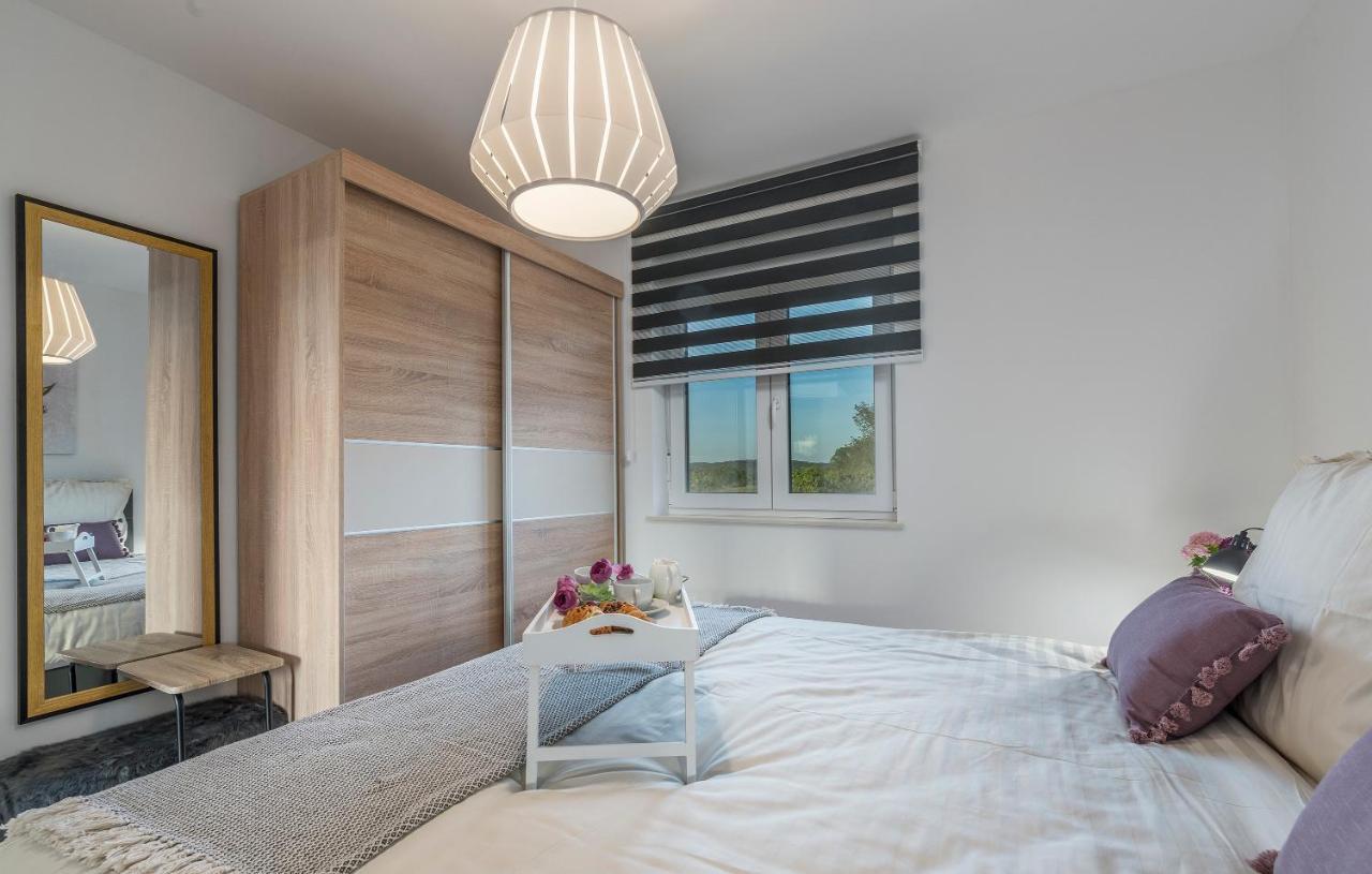 Apart Residence-Galant Ровінь Екстер'єр фото