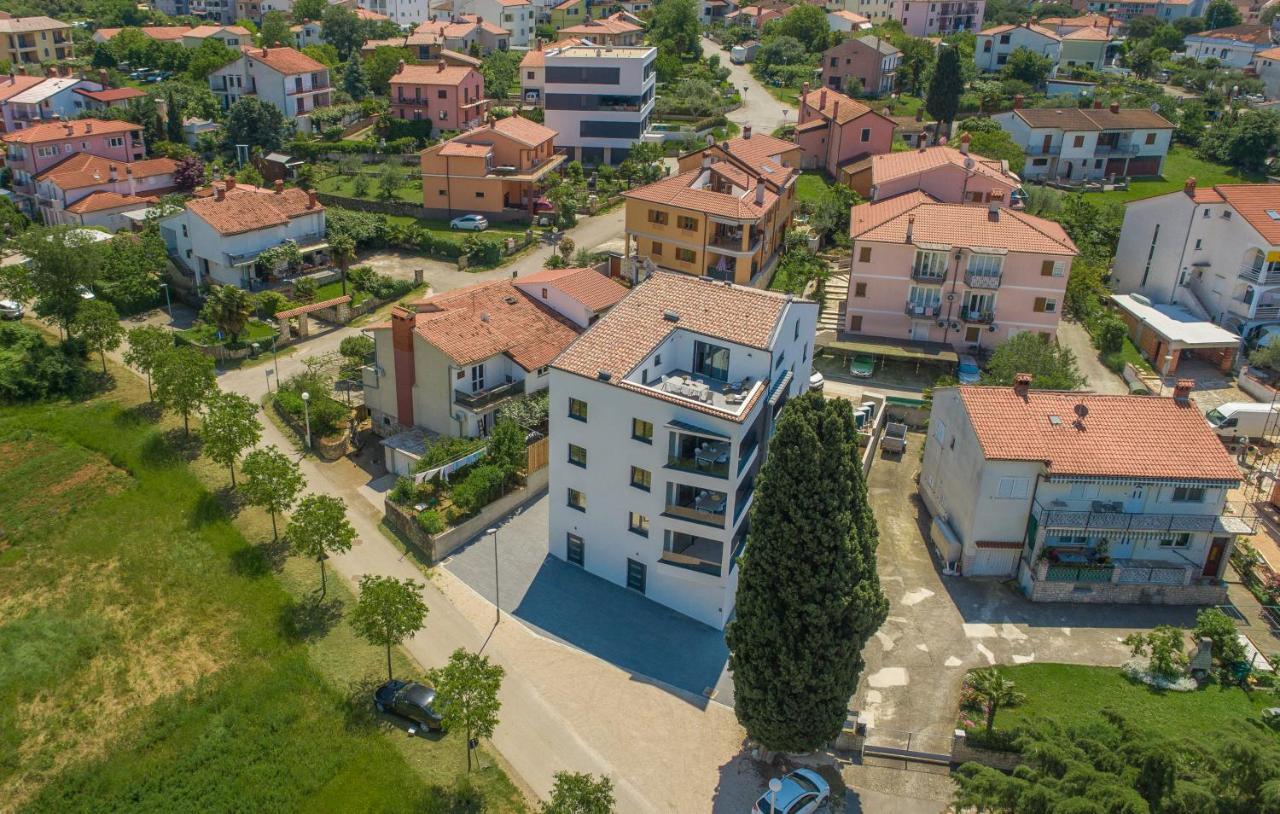 Apart Residence-Galant Ровінь Екстер'єр фото