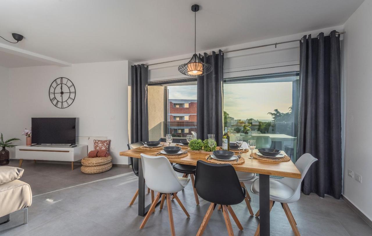 Apart Residence-Galant Ровінь Екстер'єр фото