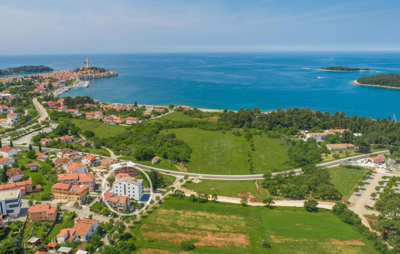 Apart Residence-Galant Ровінь Екстер'єр фото