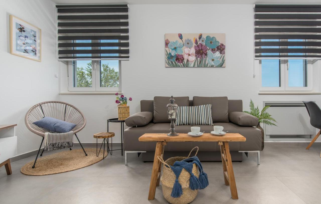 Apart Residence-Galant Ровінь Екстер'єр фото