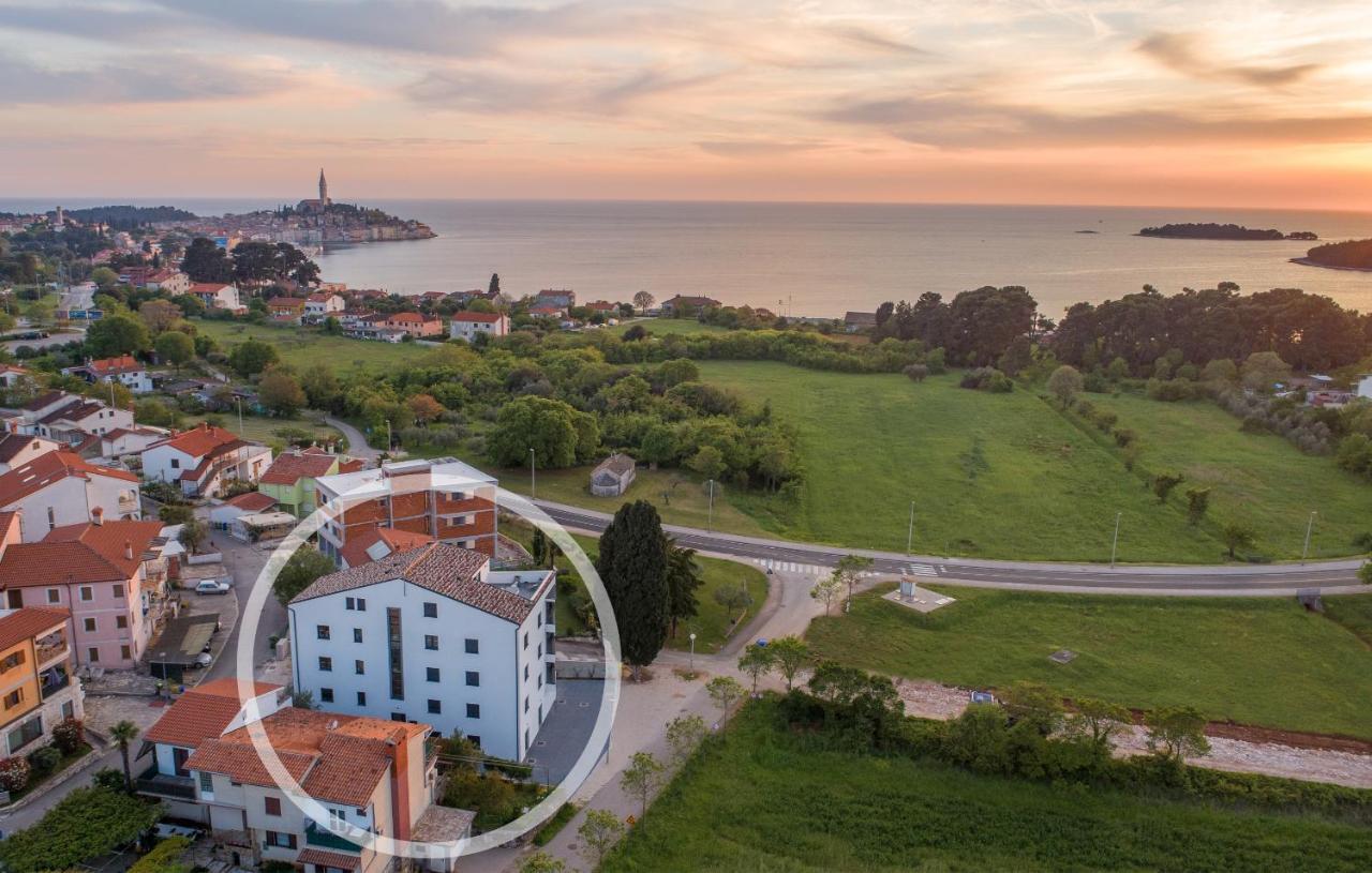 Apart Residence-Galant Ровінь Екстер'єр фото