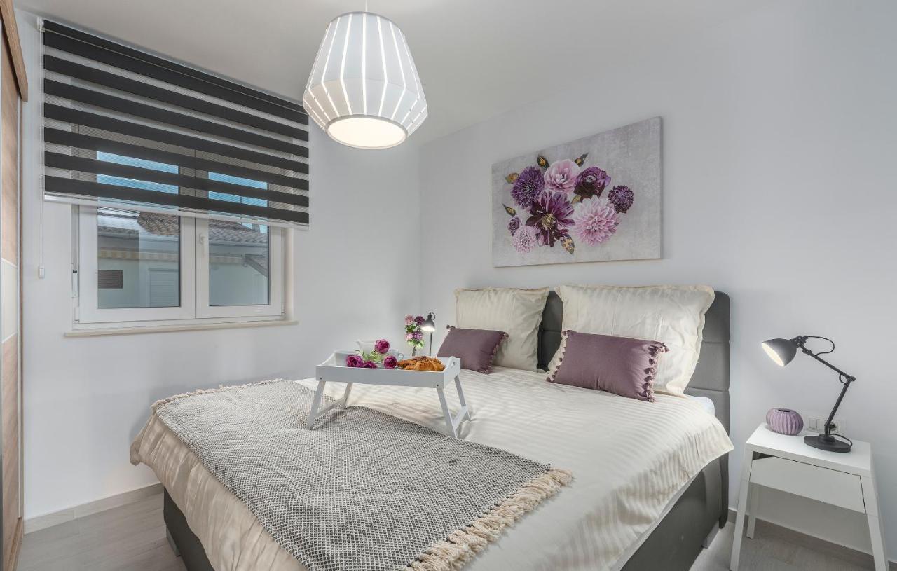 Apart Residence-Galant Ровінь Екстер'єр фото