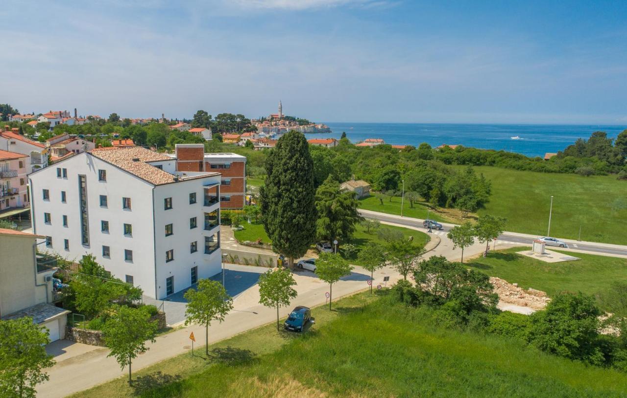 Apart Residence-Galant Ровінь Екстер'єр фото